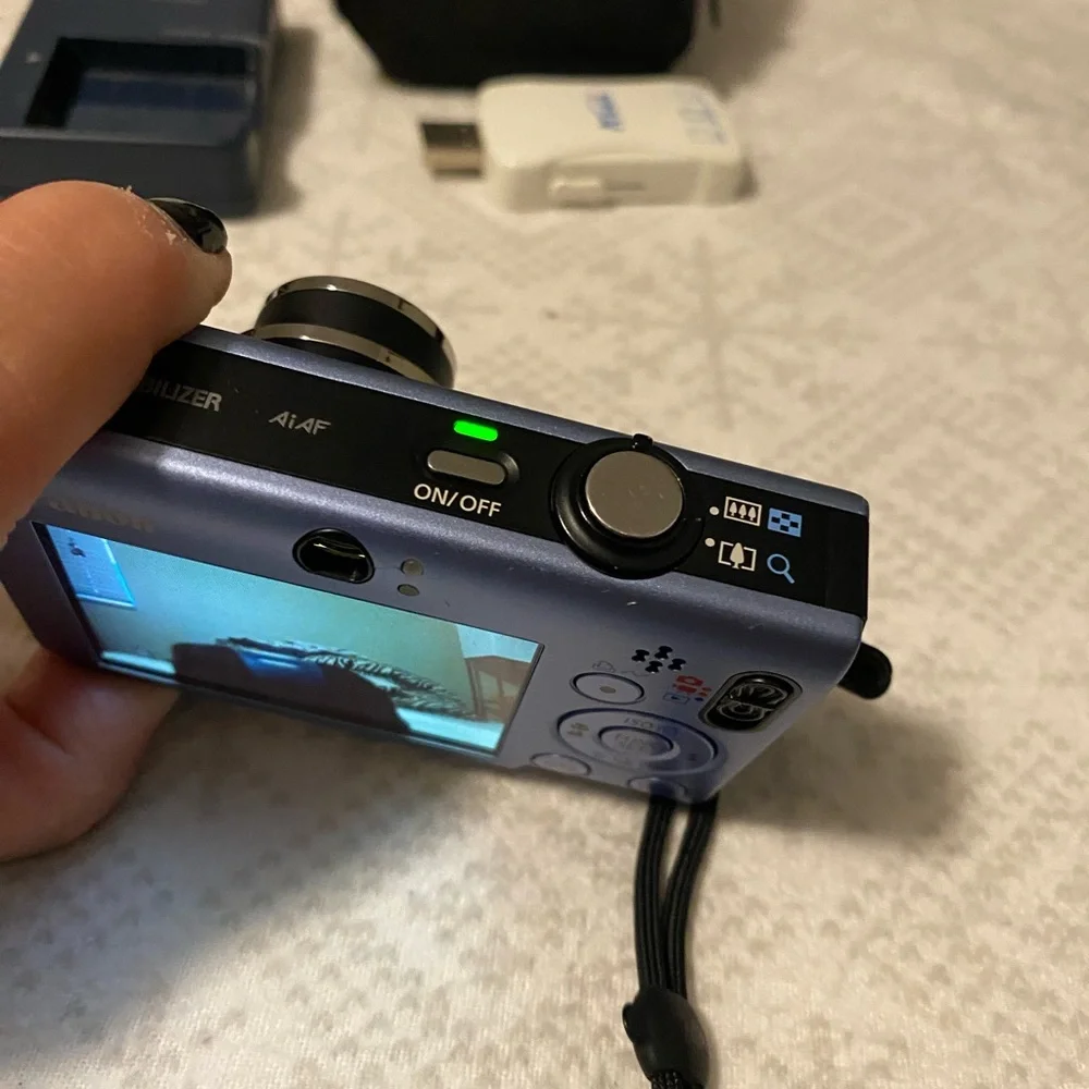 Canon PowerShot SD1100 IS Digital Elph - Blue - Picture 7 of 11